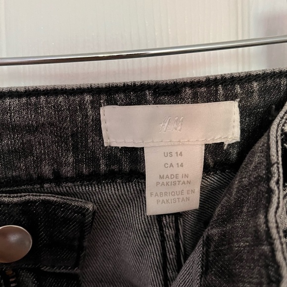 Black denim H&M jeans - Picture 2 of 3